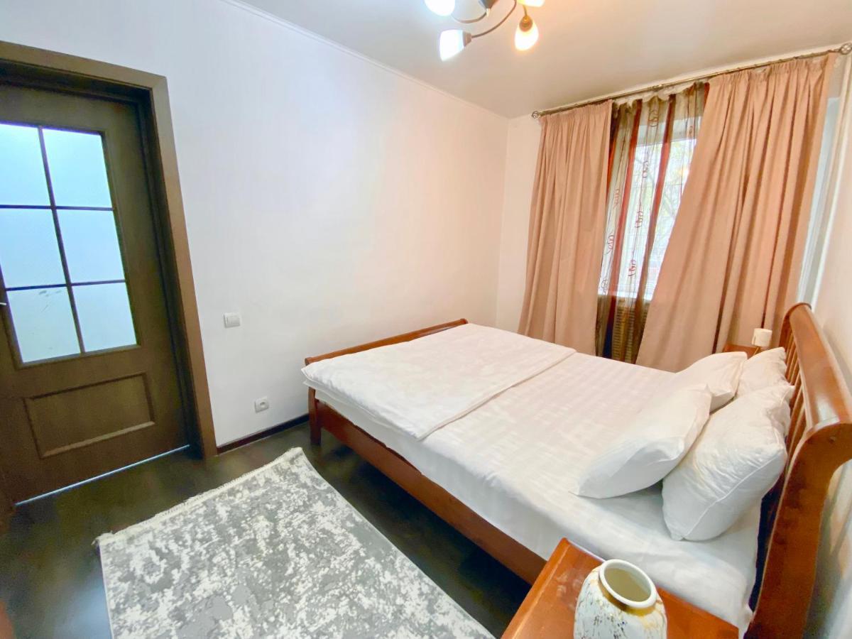 Comfortable Apartment, Samal 2 Ałma Ata Zewnętrze zdjęcie